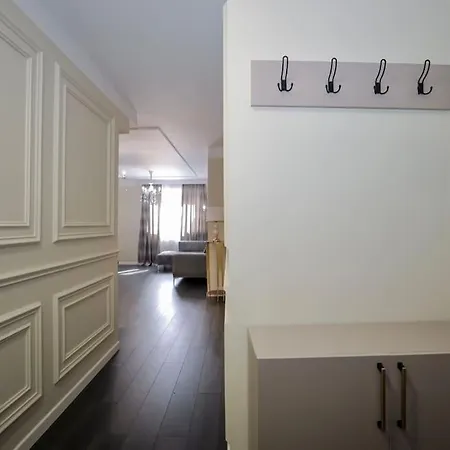 Miku - Impressive 1 Bedroom Downtown * تيرانا