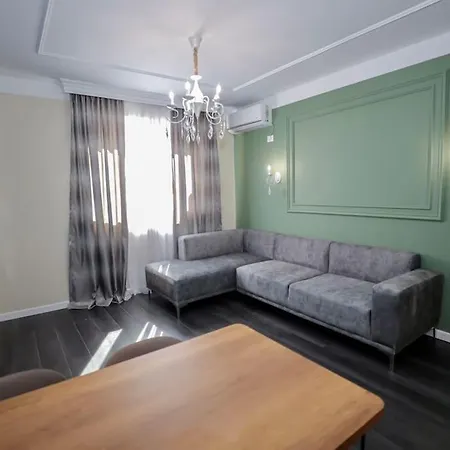 Miku - Impressive 1 Bedroom Downtown Apartman Tirana