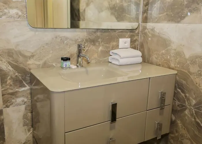 Miku - Impressive 1 Bedroom Downtown Διαμέρισμα Τίρανα